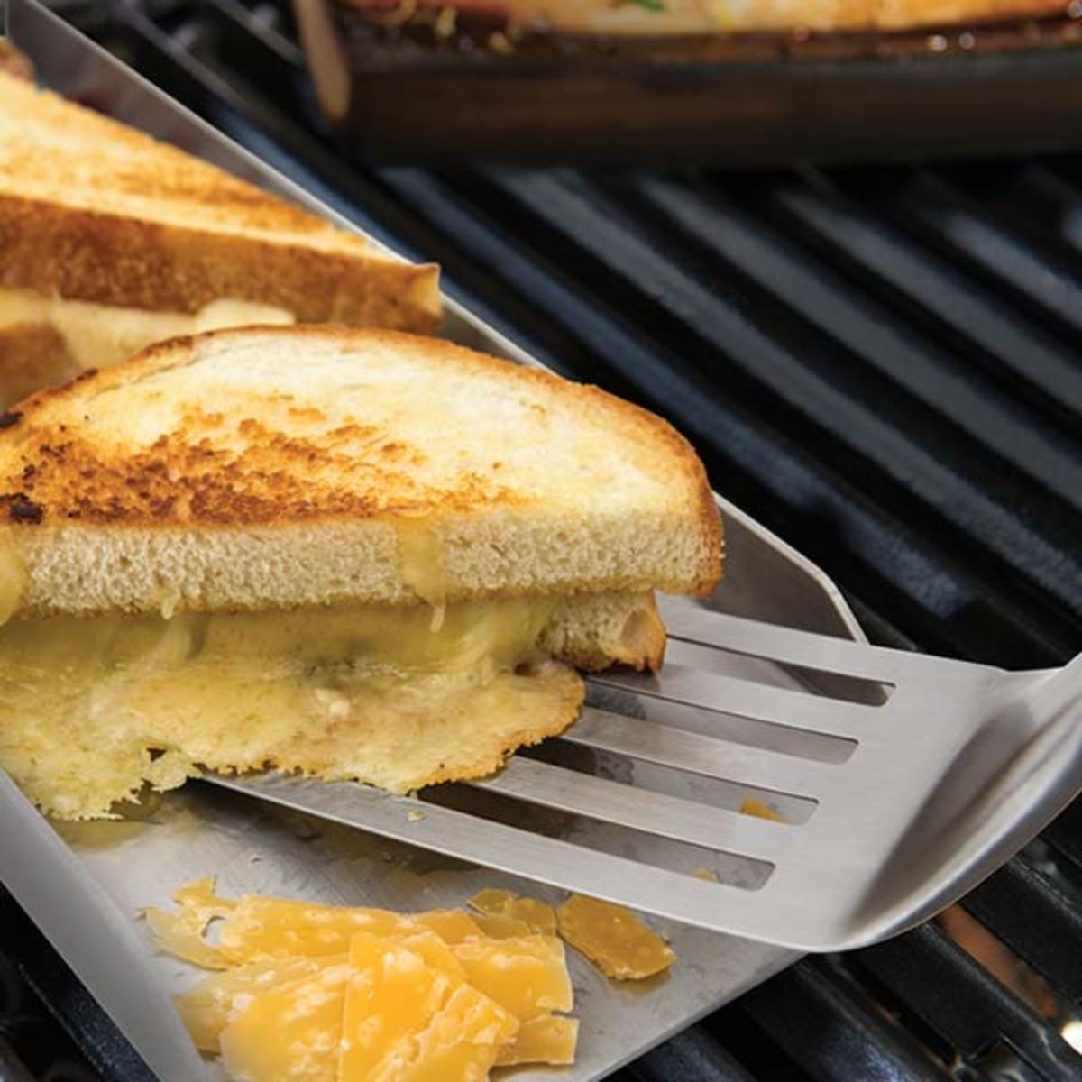 Broil King Baron Σετ Εργαλείων BBQ με Σπάτουλα, Λαβίδα και Βούρτσες 4 Τεμάχια 64003