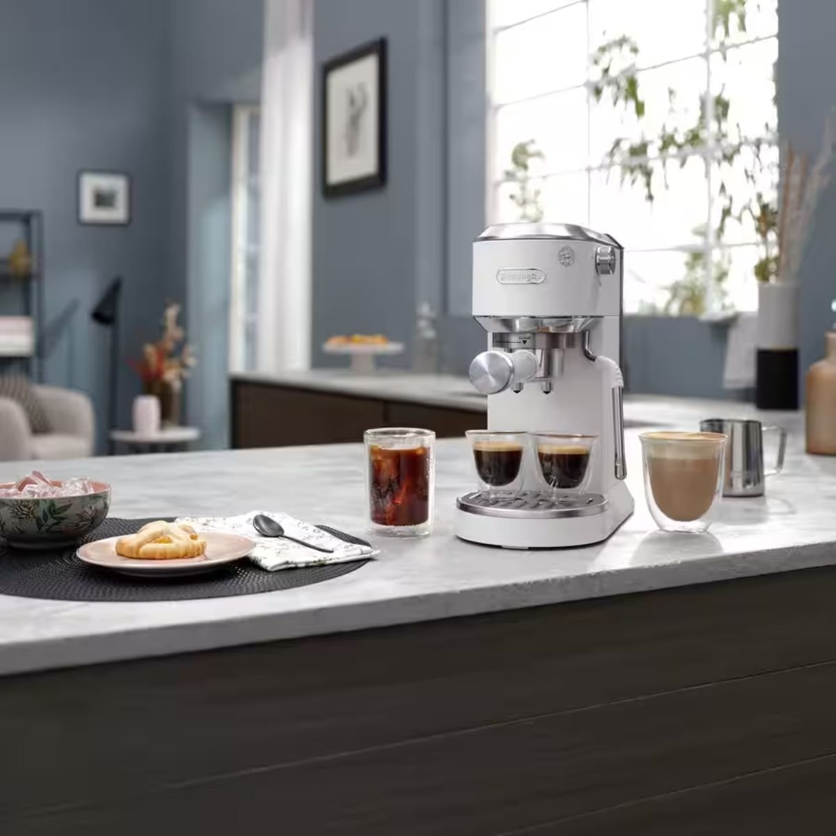 DeLonghi Dedica Duo Μηχανή Espresso 15 Bar με Cold Brew & Ατμοσωλήνα EC890.WI Λευκό