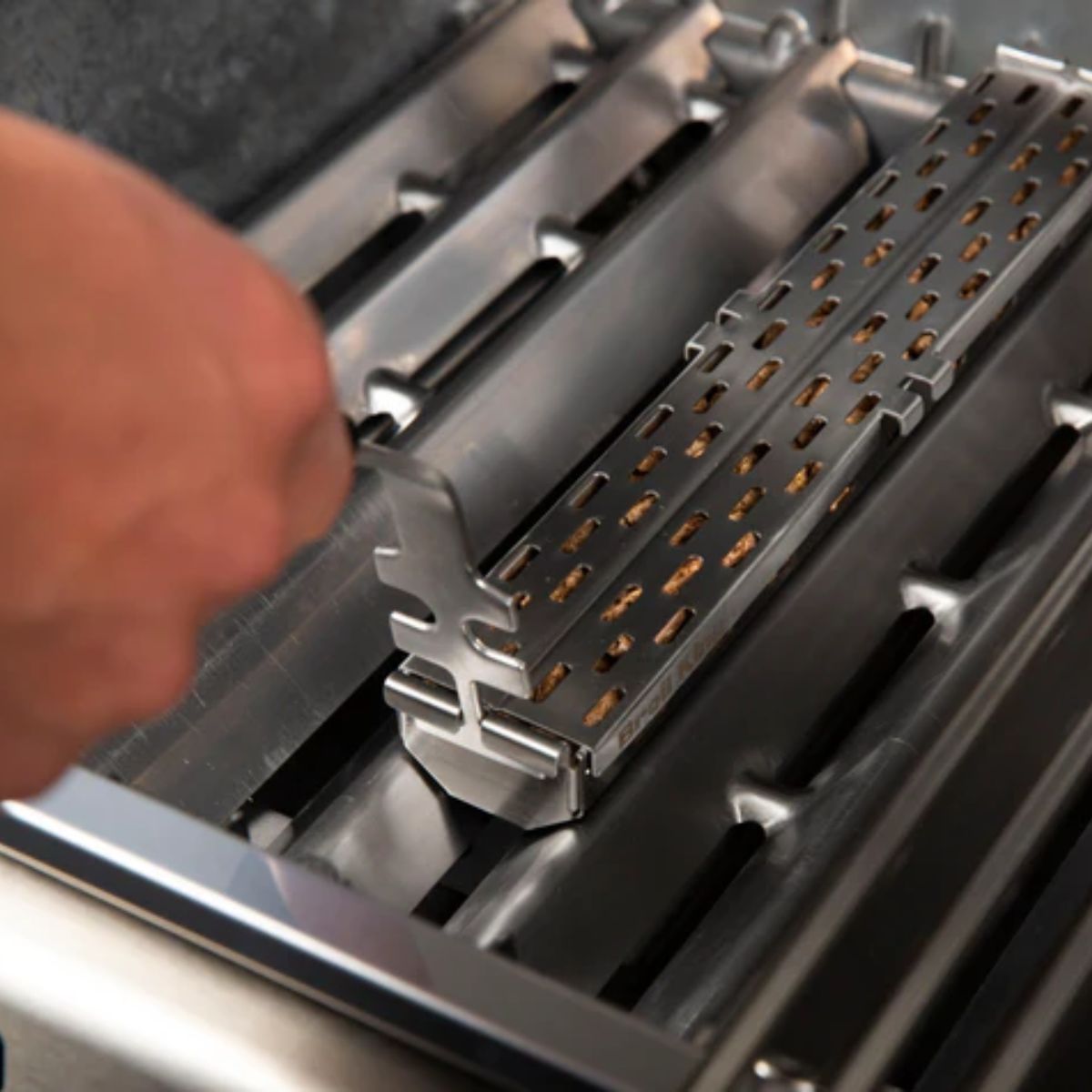 Broil King Ανυψωτήρας Σχάρας με Ανοξείδωτη Κεφαλή και Λαβή Ρητίνης 60745