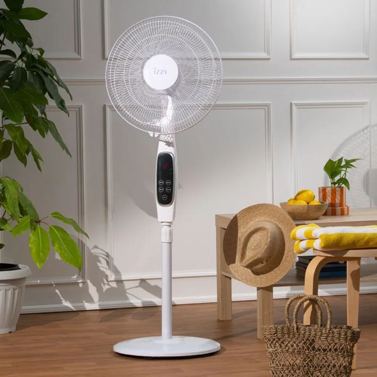 IZZY Ανεμιστήρας Ορθοστάτης 70W 40cm με Ρυθμιζόμενο Ύψος, 3 Λειτουργίες, Χρονοδιακόπτη και Τηλεχειριστήριο IZ-9042 Λευκό