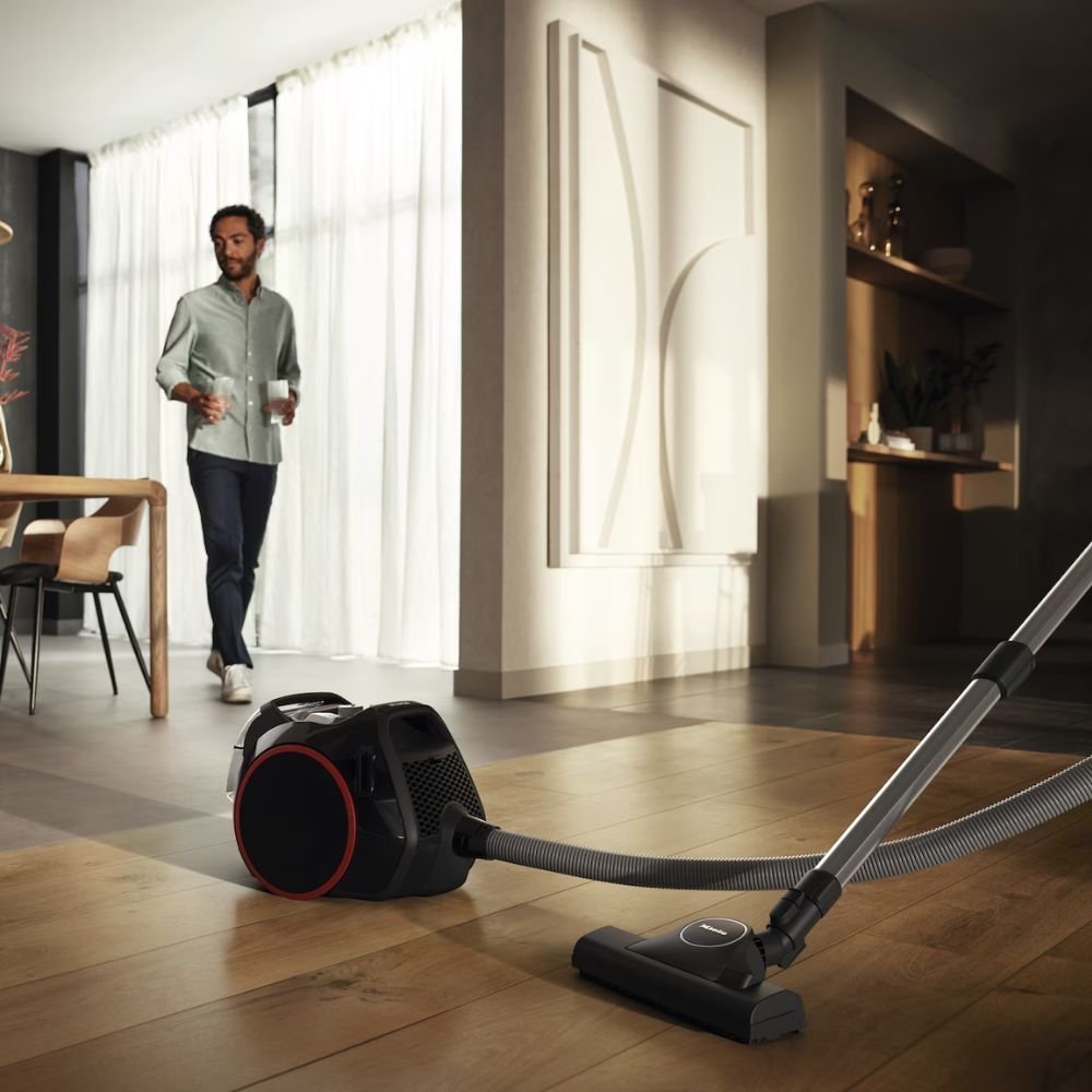 Miele Boost CX1 PowerLine Ηλεκτρική Σκούπα 980W Χωρίς Σακούλα με Χωρητικότητα Κάδου 1L, Vortex Technology & TrackDrive Obsidian Black