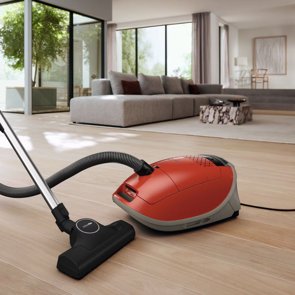 Miele Guard M1 Ηλεκτρική Κυλινδρική Σκούπα 890W με Σακούλα 4.5L, PowerLine Τεχνολογία & Φίλτρο AirClean Κόκκινο