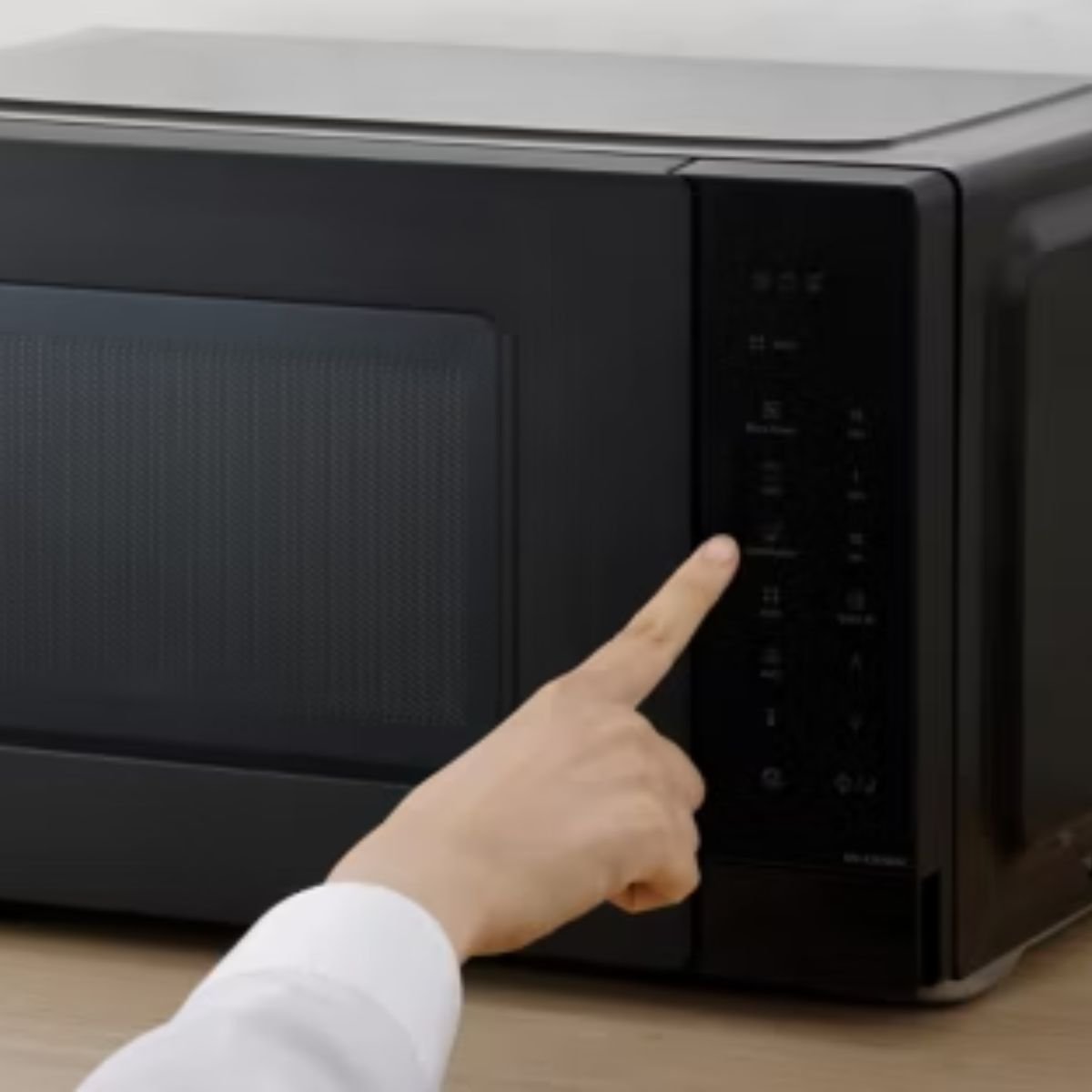 Panasonic Φούρνος Μικροκυμάτων 24L 900W με 11 Αυτόματα Προγράμματα, 3 Απόψυξης, Grill & Οθόνη LED NN-K36 Μαύρο